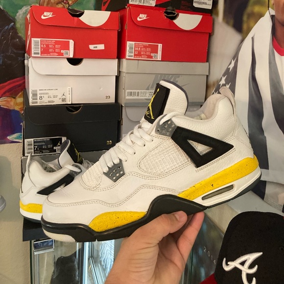 Jordan 4 “tour yellow”
